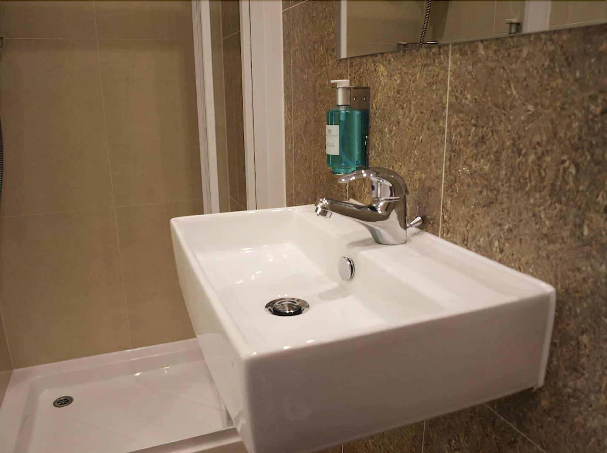 Simply Rooms & Suites Londen Buitenkant foto