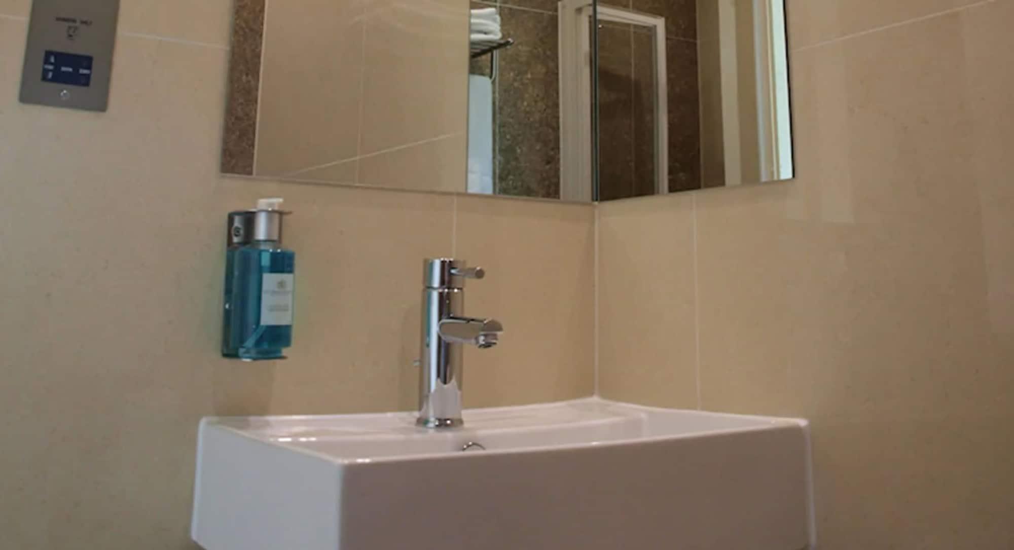 Simply Rooms & Suites Londen Buitenkant foto