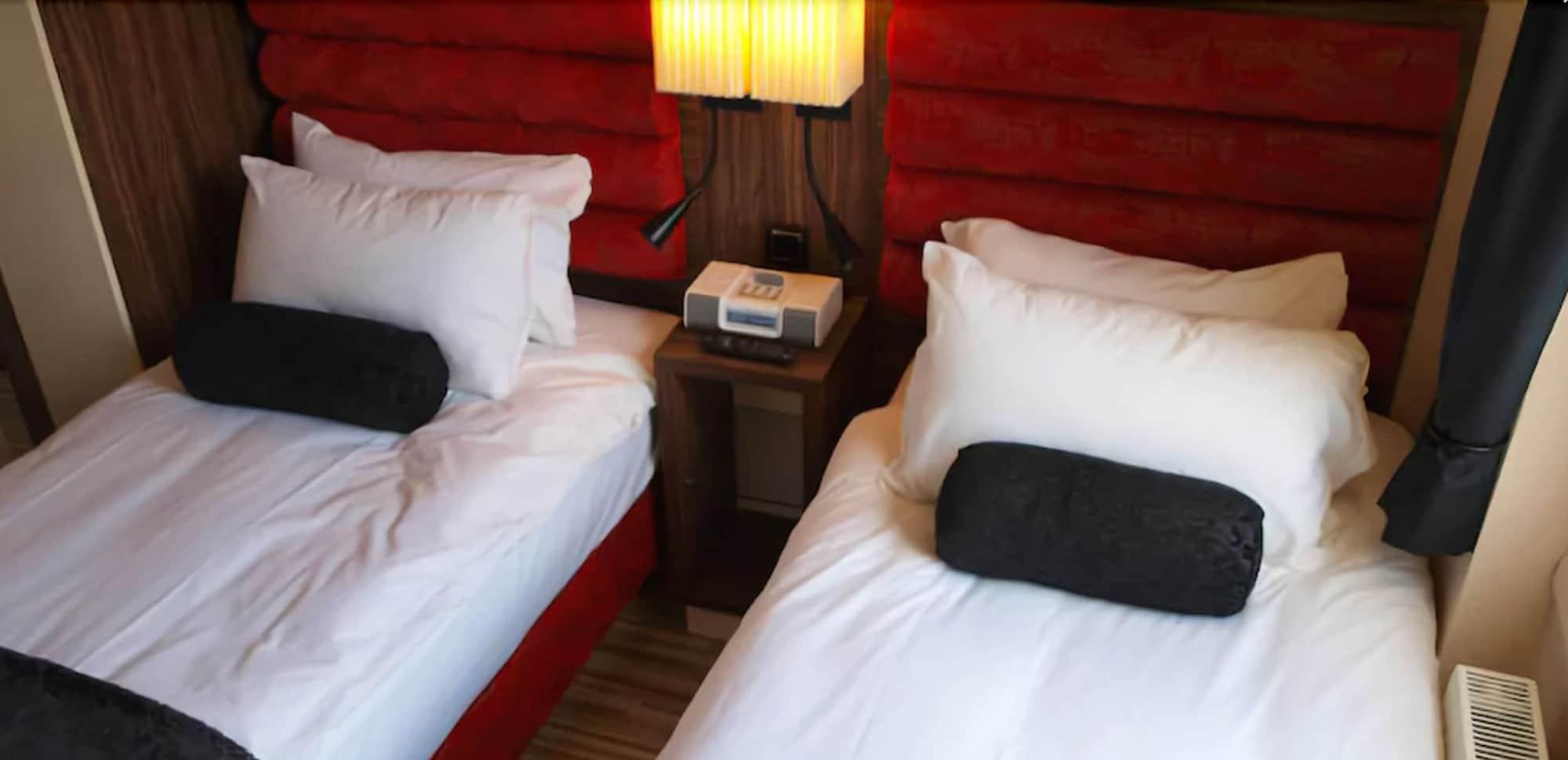 Simply Rooms & Suites Londen Buitenkant foto