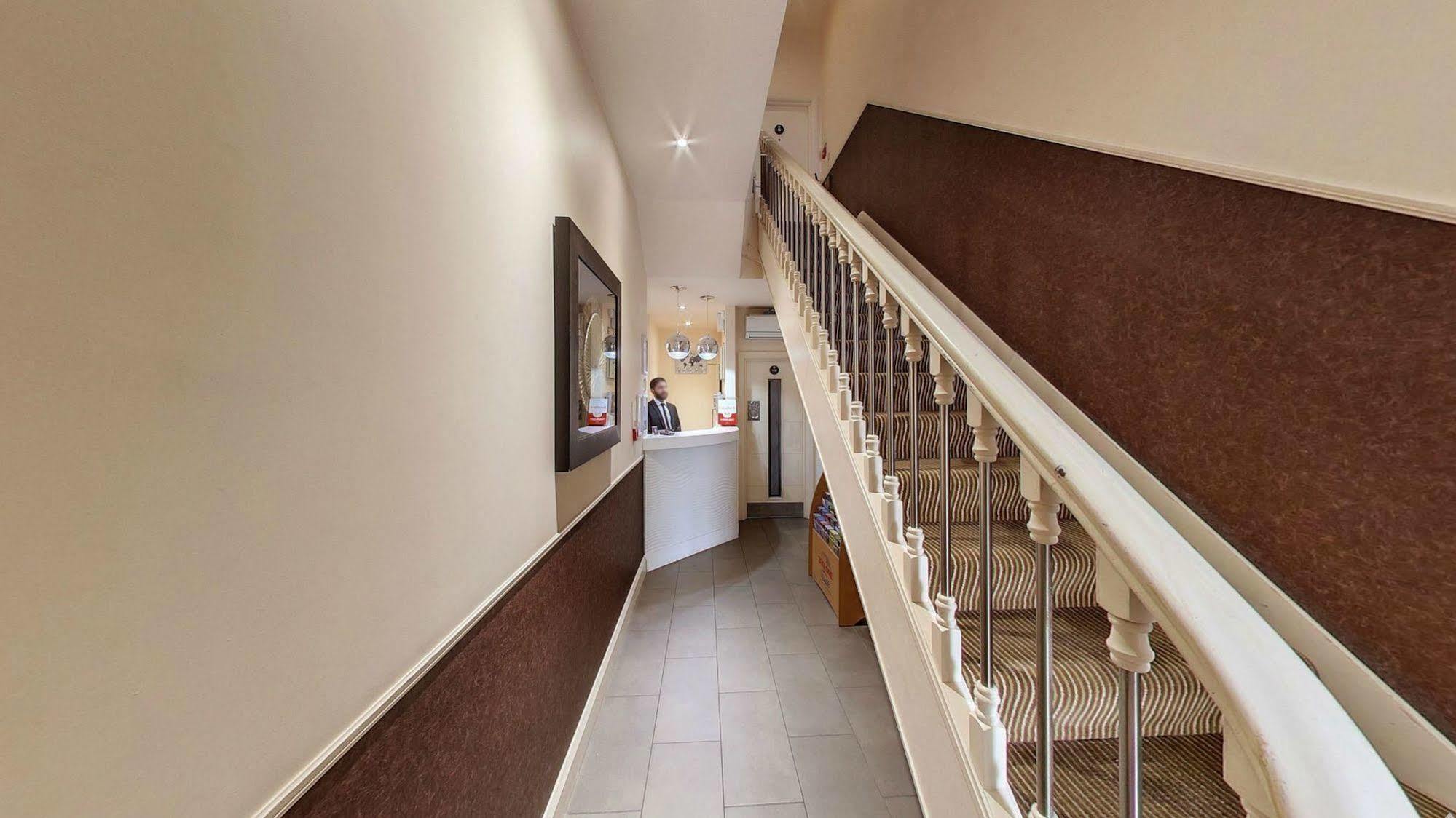 Simply Rooms & Suites Londen Buitenkant foto